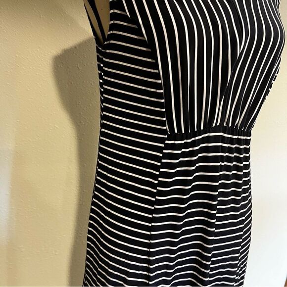 V-neck striped sleeveless maxi dress - Picture 4 of 12